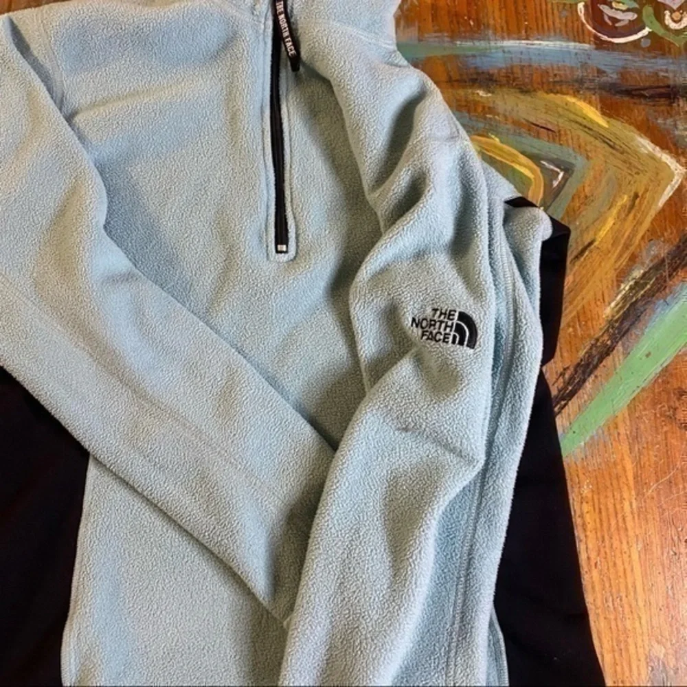 Really clean lightly used The North Face Fleece in a size Xtra Small - Picture 4 of 9
